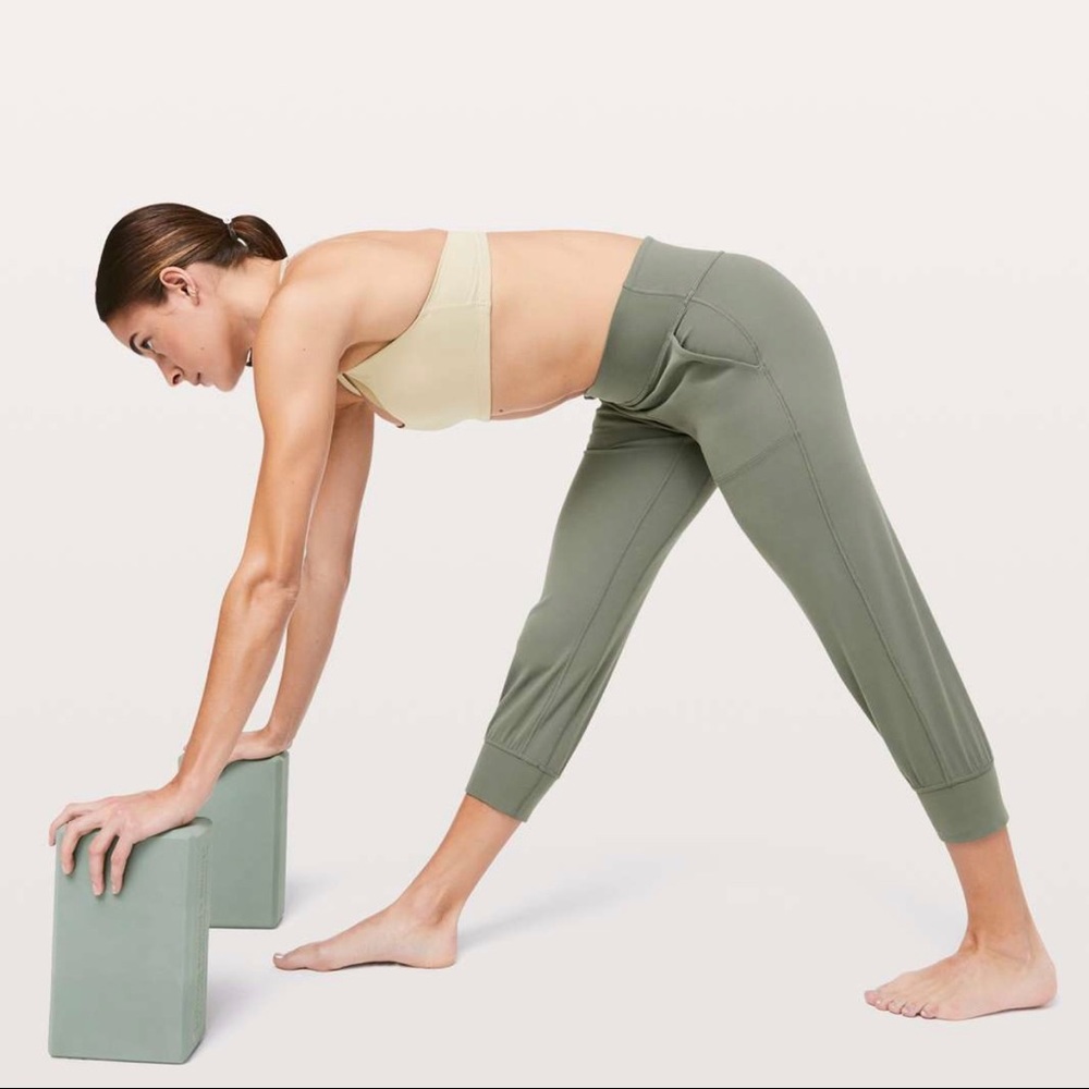 Lululemon cropped align joggers